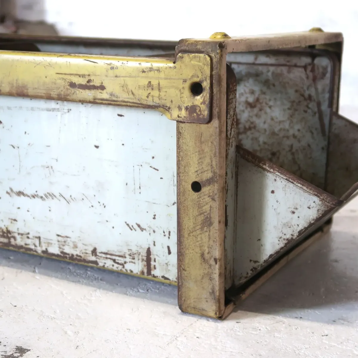 Bathey ビンテージ メタルキャビネット