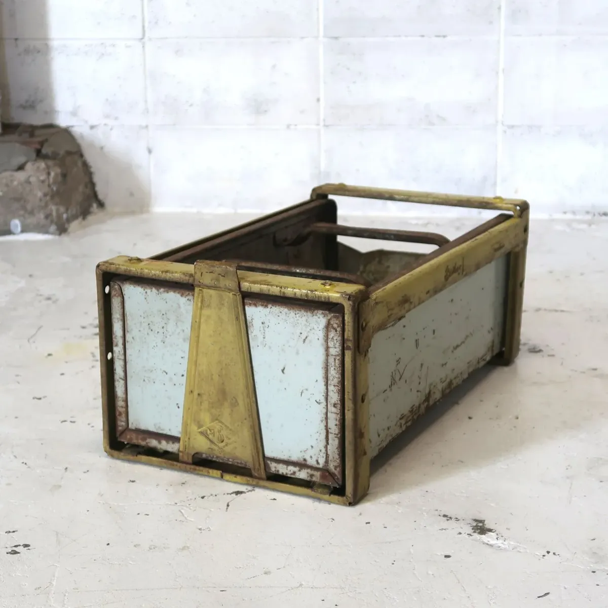 Bathey ビンテージ メタルキャビネット