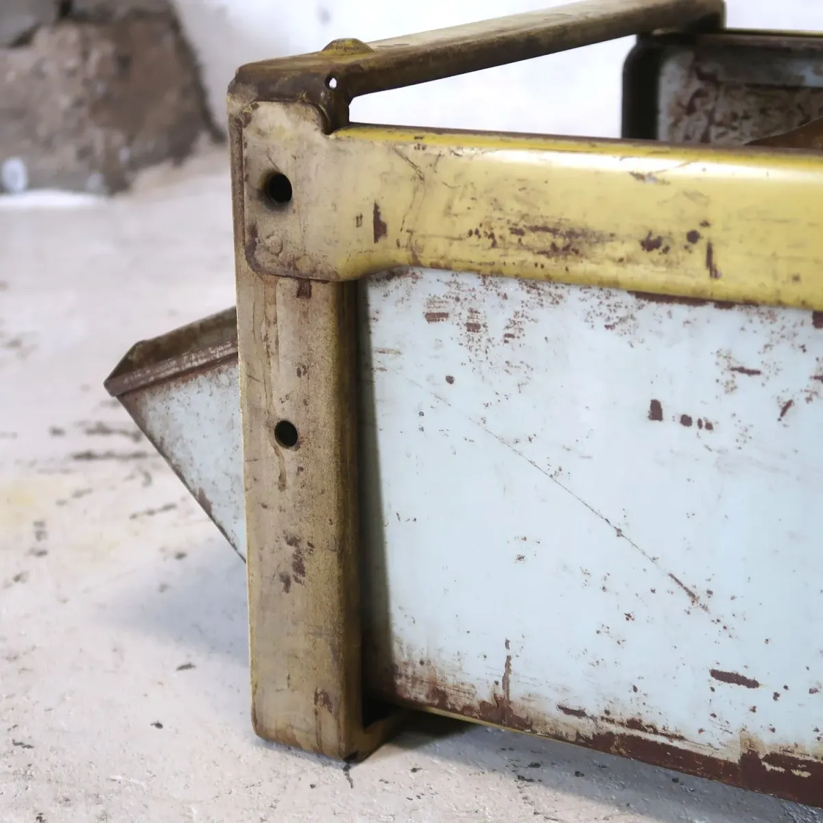 Bathey ビンテージ メタルキャビネット