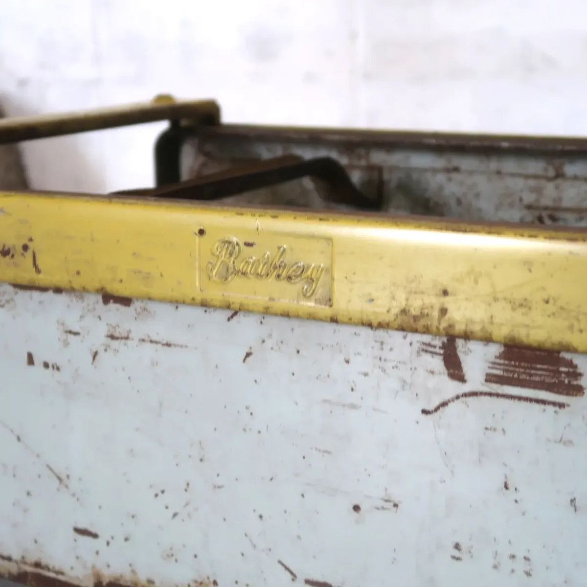 Bathey ビンテージ メタルキャビネット