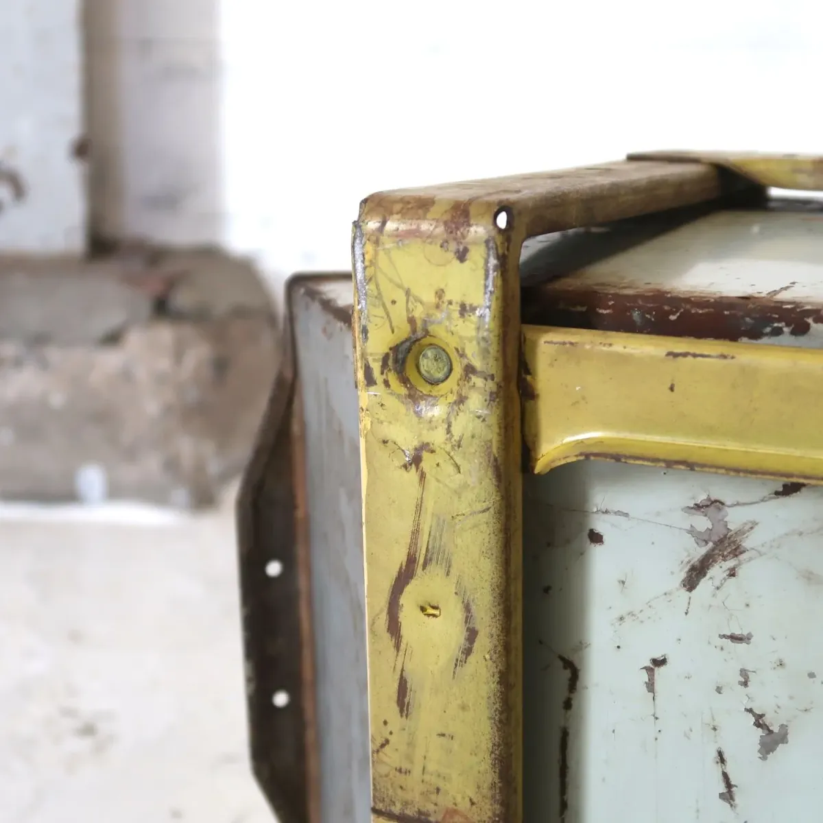 Bathey ビンテージ メタルキャビネット