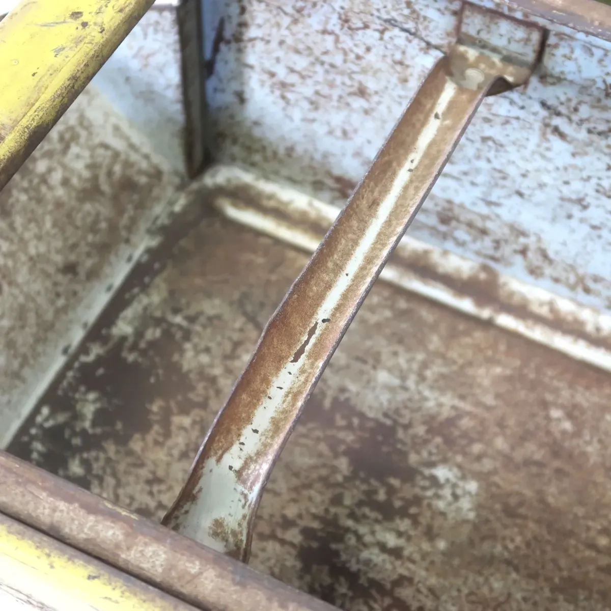 Bathey ビンテージ メタルキャビネット