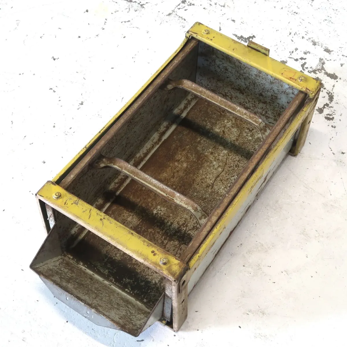 Bathey ビンテージ メタルキャビネット