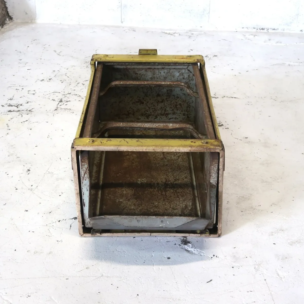 Bathey ビンテージ メタルキャビネット