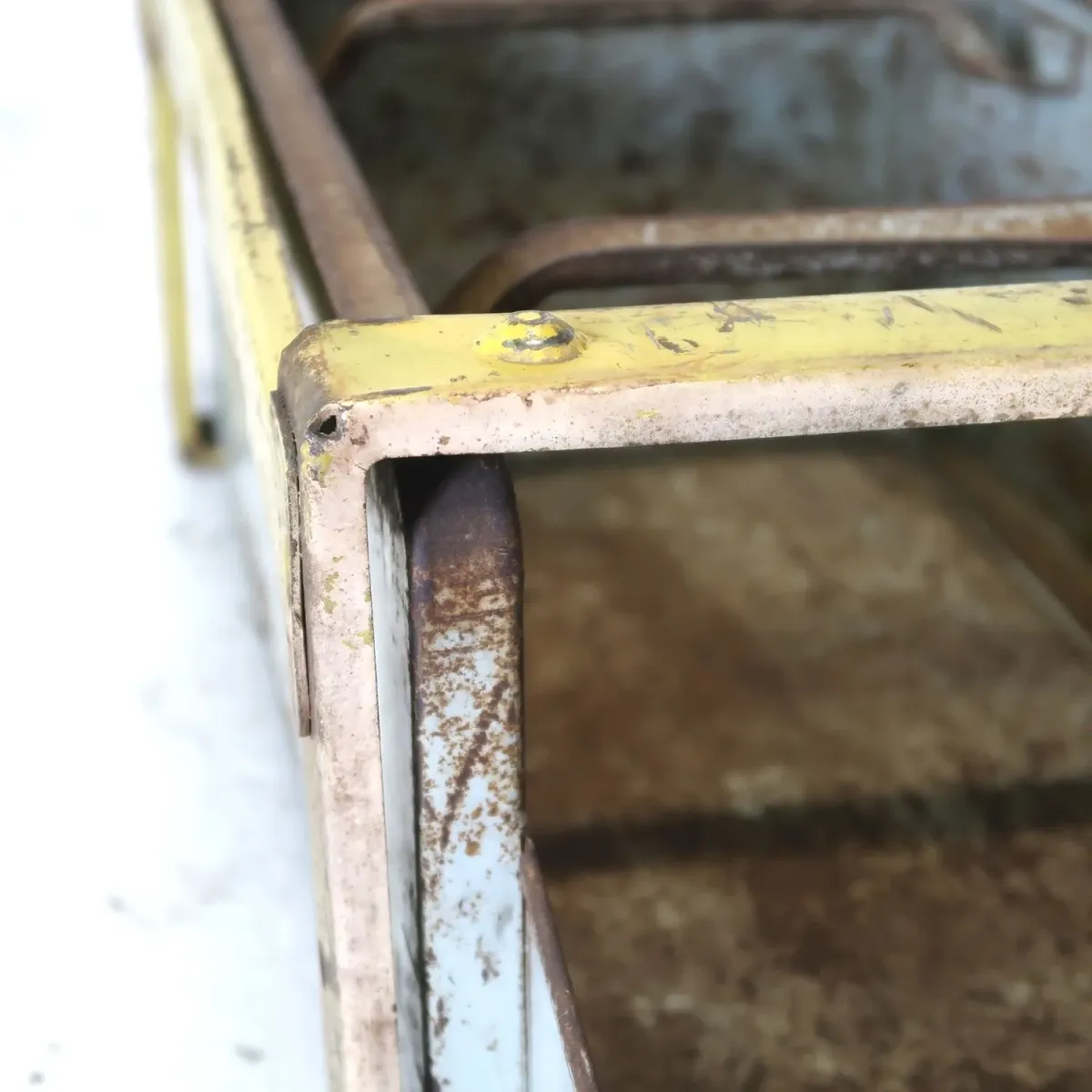 Bathey ビンテージ メタルキャビネット