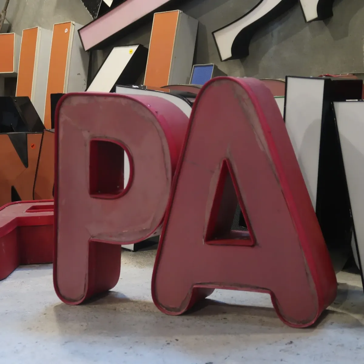 ビンテージ レターサイン P