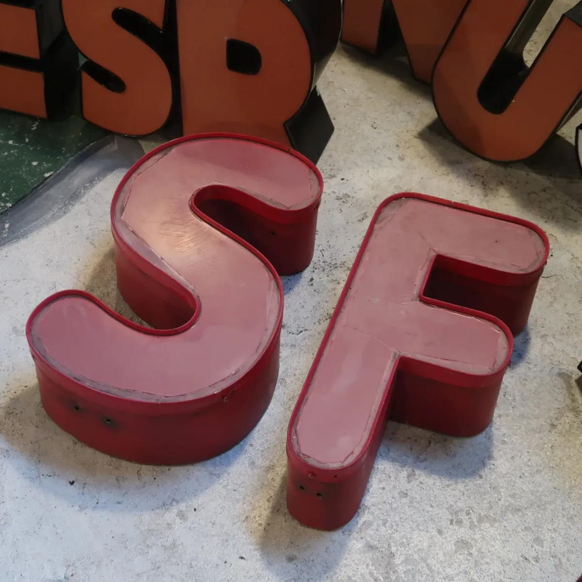 ビンテージ レターサイン F