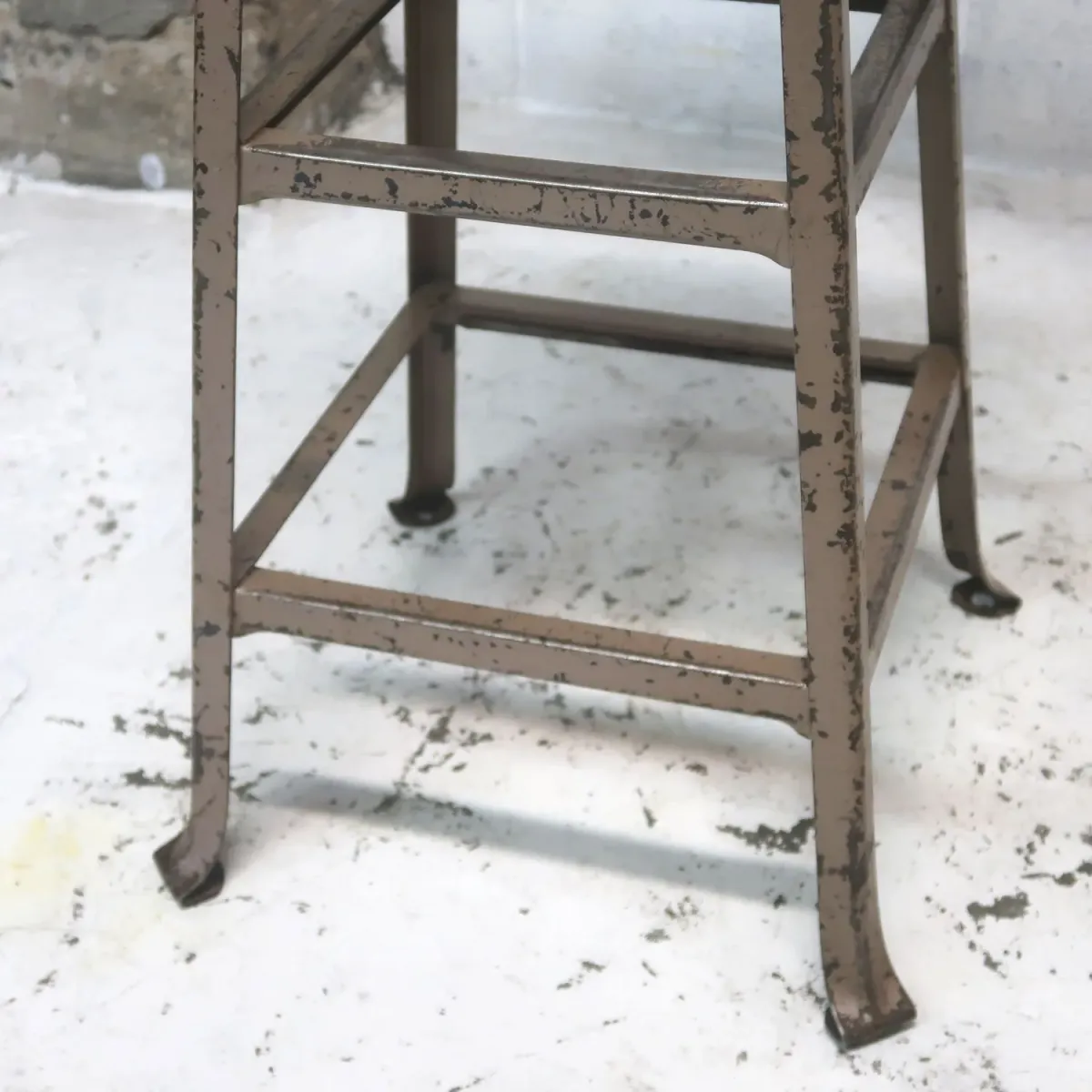 ビンテージ インダストリアル メタルスツール