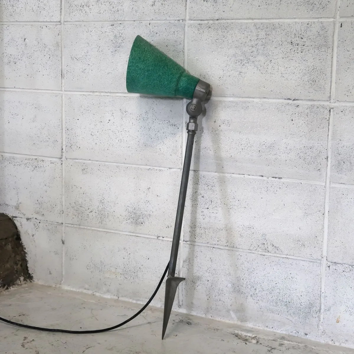 ミッドセンチュリー ファイバーシェード スパイクランプ