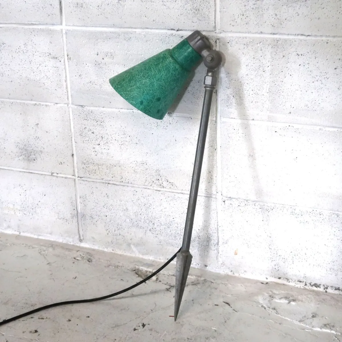 ミッドセンチュリー ファイバーシェード スパイクランプ