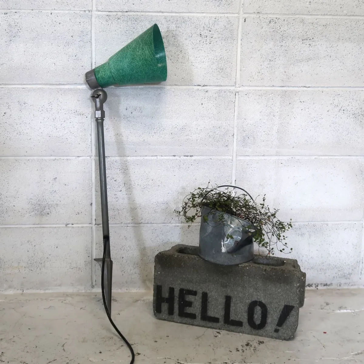 ミッドセンチュリー ファイバーシェード スパイクランプ