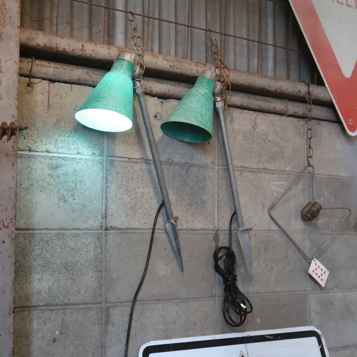 ミッドセンチュリー ファイバーシェード スパイクランプ