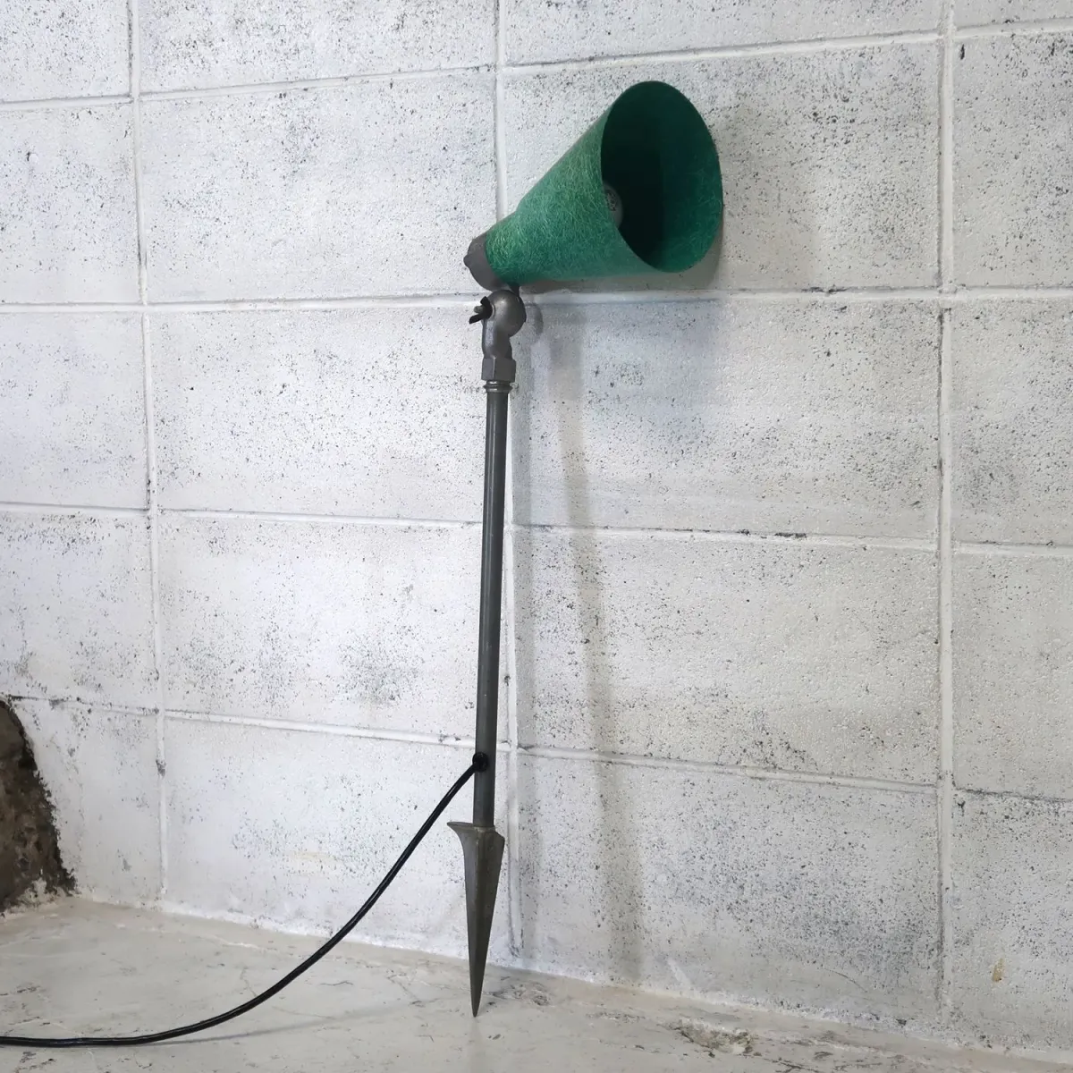 ミッドセンチュリー ファイバーシェード スパイクランプ