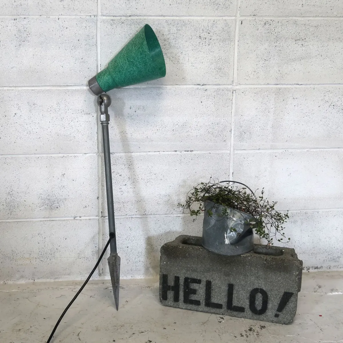 ミッドセンチュリー ファイバーシェード スパイクランプ