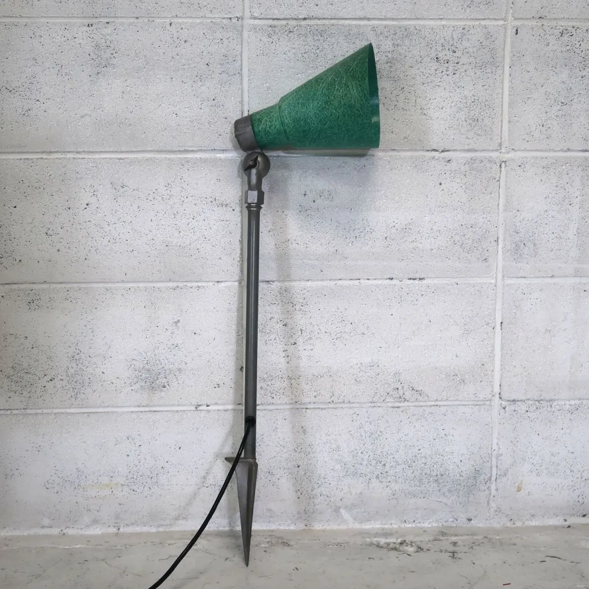 ミッドセンチュリー ファイバーシェード スパイクランプ