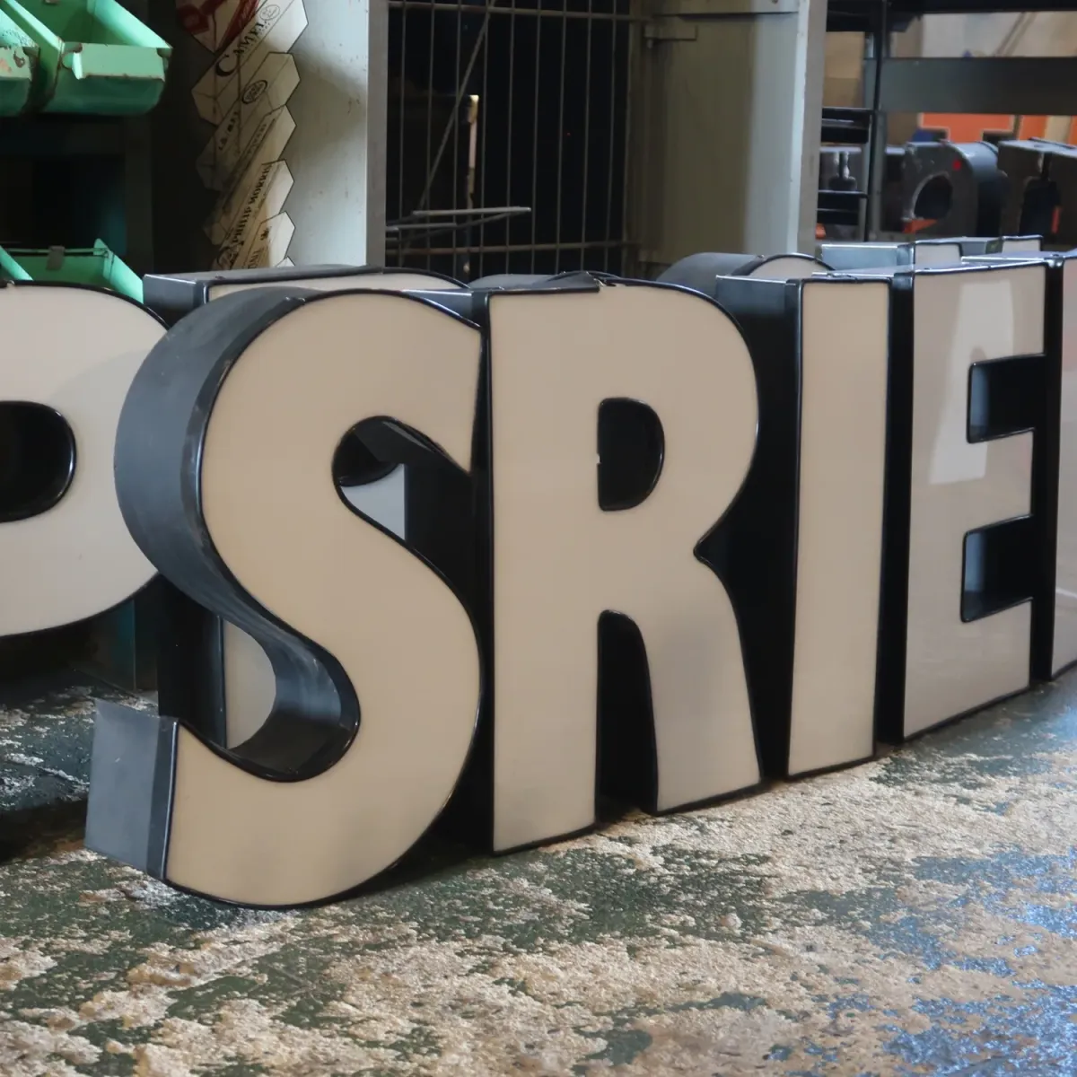 ビンテージ レターサイン R