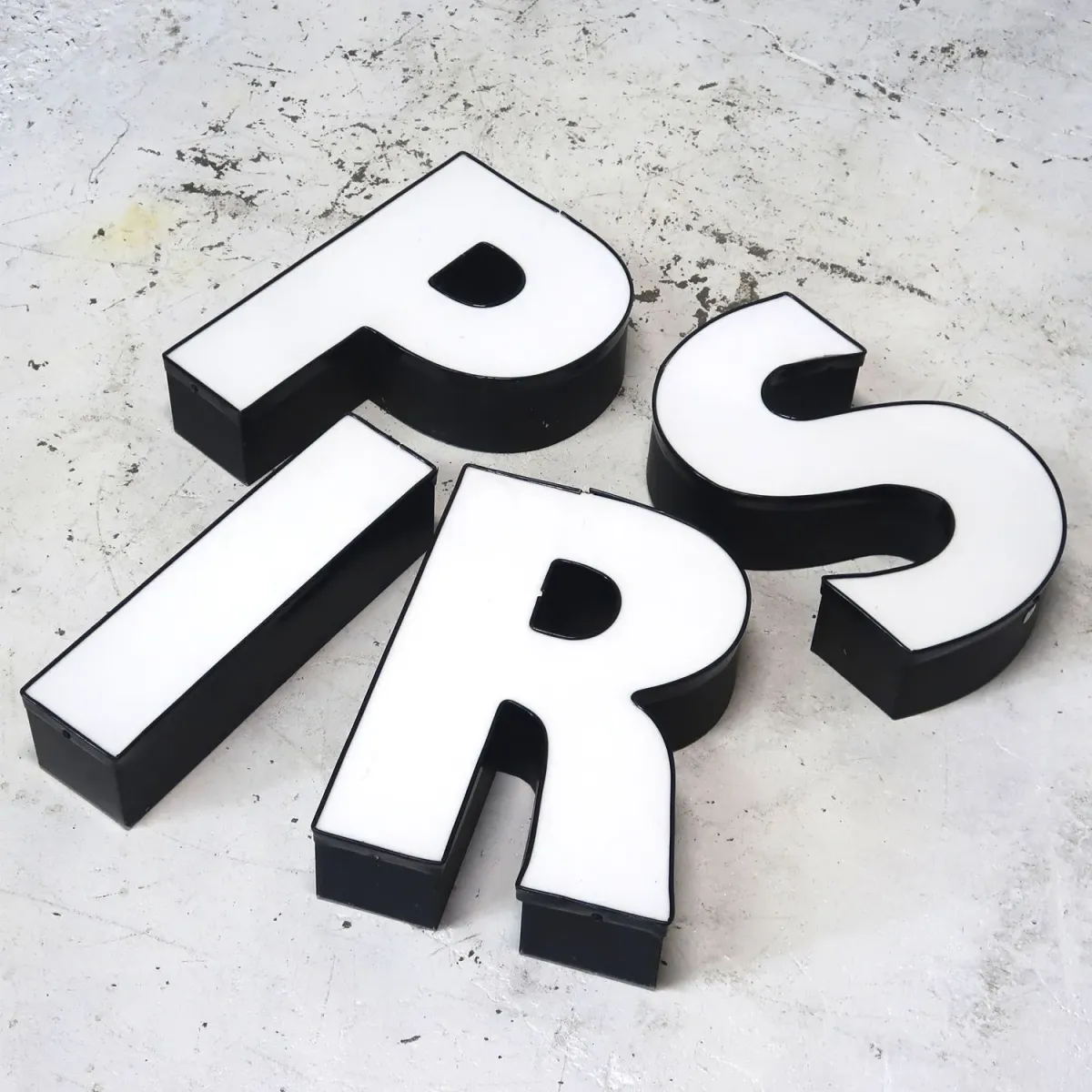 ビンテージ レターサイン R