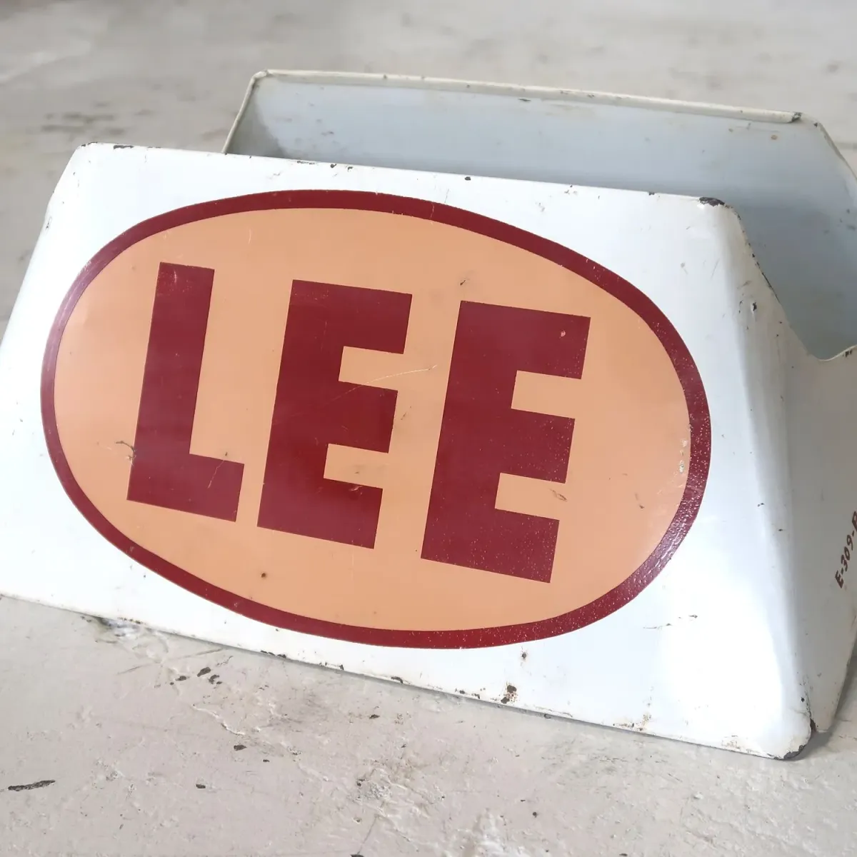 LEE ビンテージ タイヤディスプレイラック