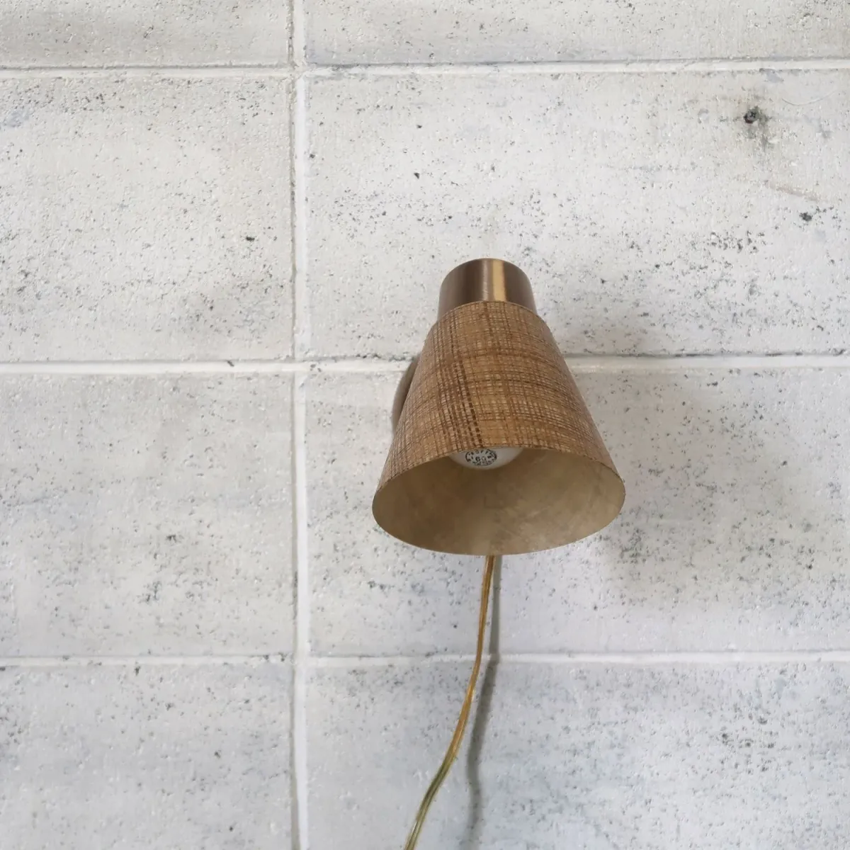 ミッドセンチュリー ファイバーブラケットランプ