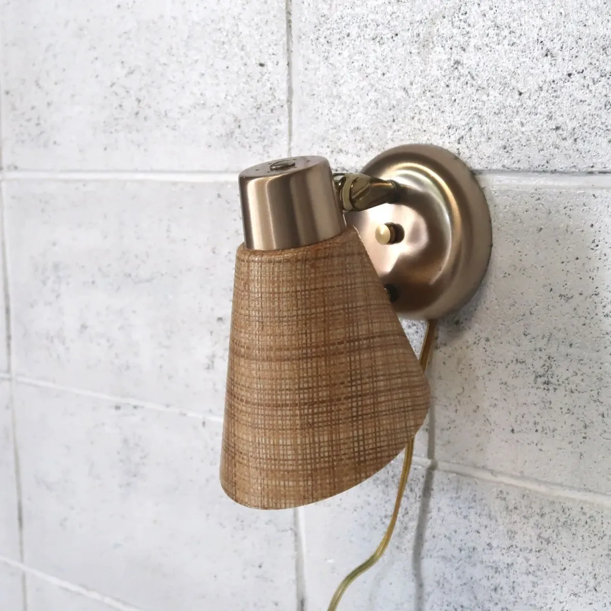 ミッドセンチュリー ファイバーブラケットランプ