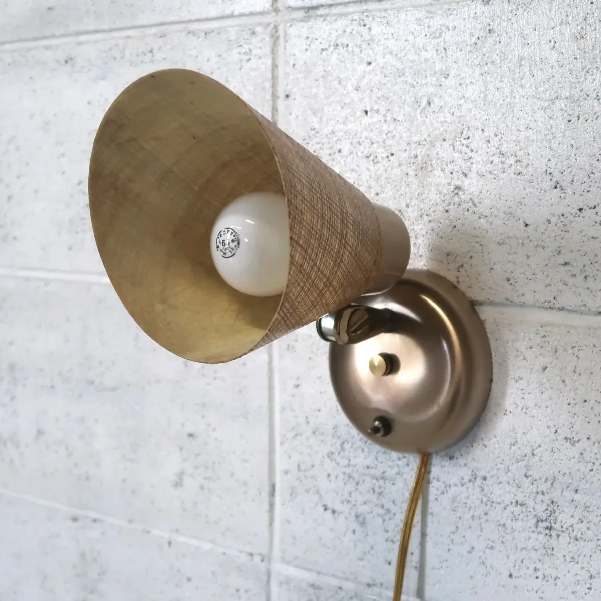 ミッドセンチュリー ファイバーブラケットランプ