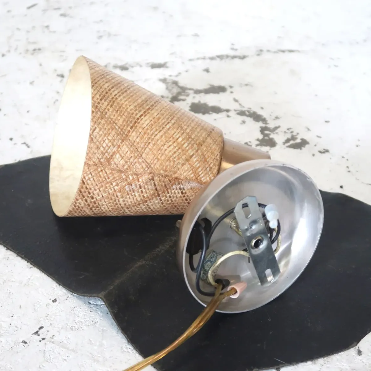 ミッドセンチュリー ファイバーブラケットランプ