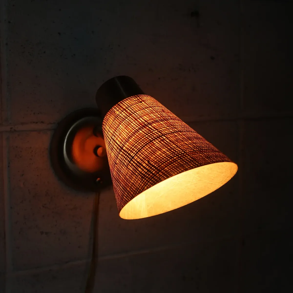 ミッドセンチュリー ファイバーブラケットランプ