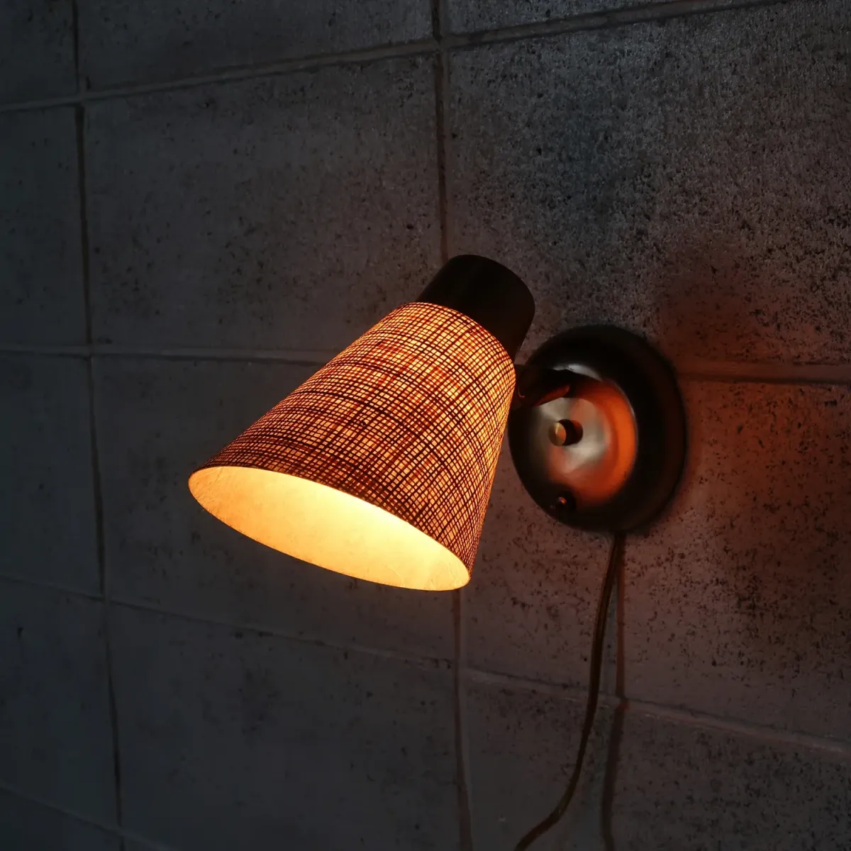 ミッドセンチュリー ファイバーブラケットランプ