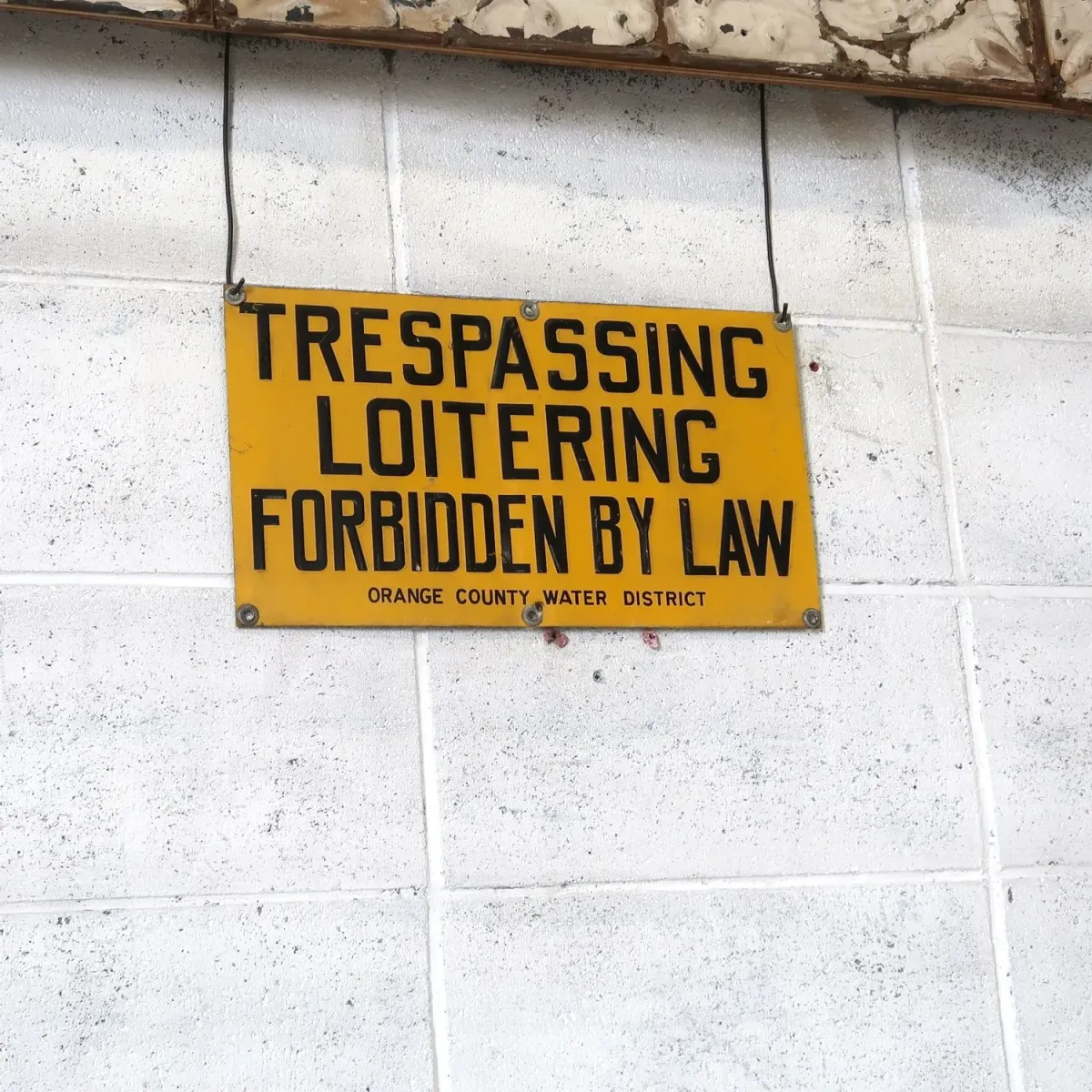 TRESPASSING FORBIDDEN ビンテージ メタルサイン