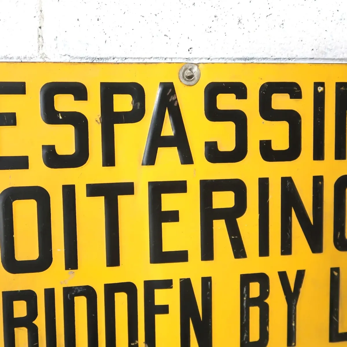 TRESPASSING FORBIDDEN ビンテージ メタルサイン