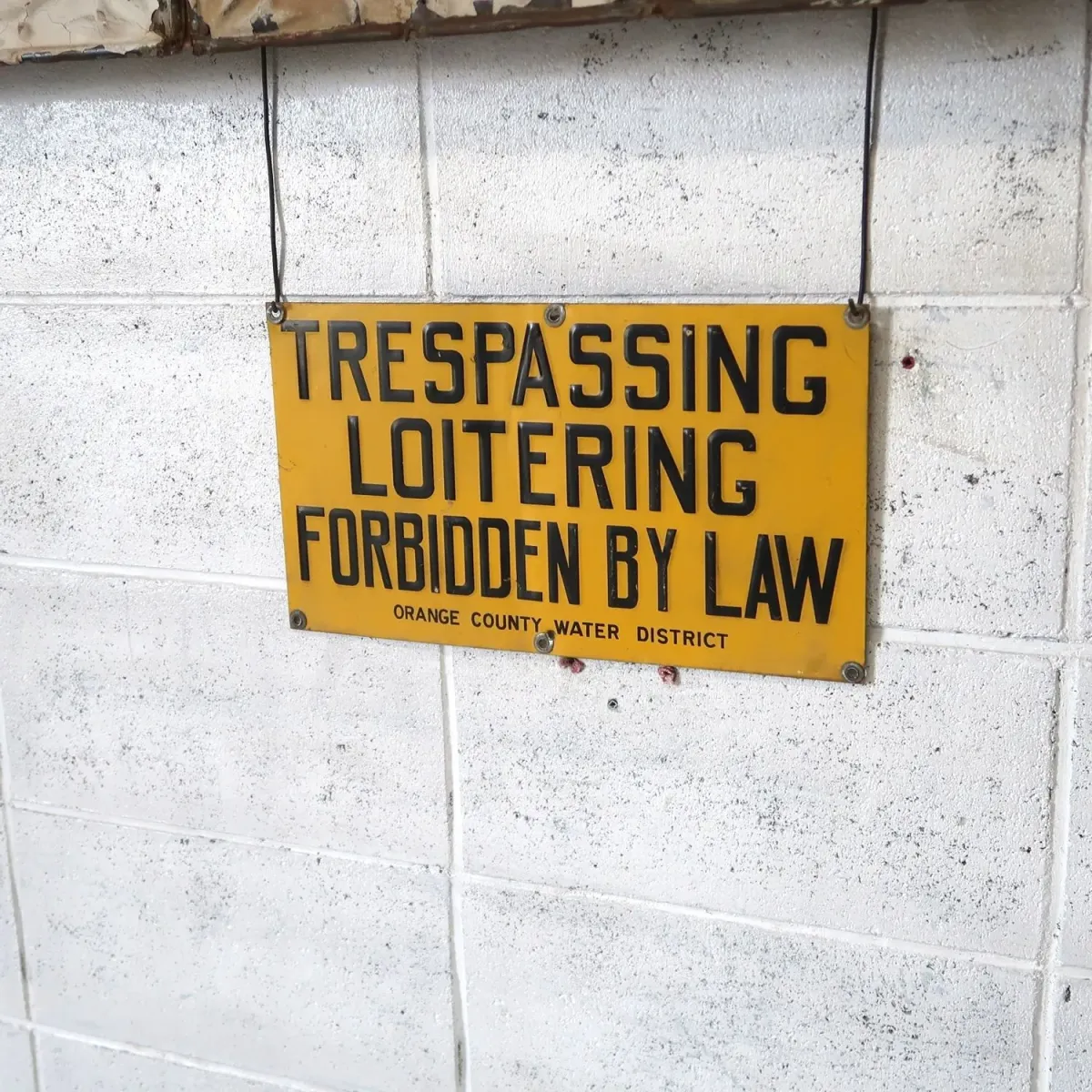 TRESPASSING FORBIDDEN ビンテージ メタルサイン