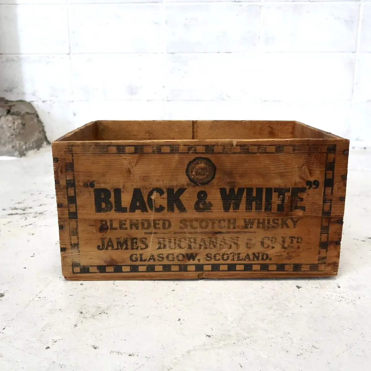 BLACK & WHITE ビンテージ ウッドボックス