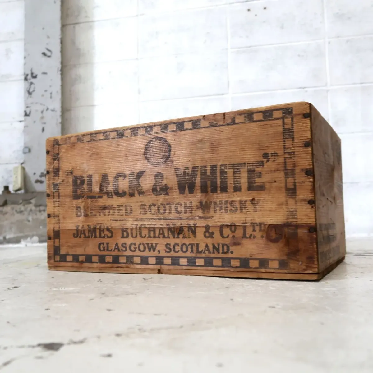 BLACK & WHITE ビンテージ ウッドボックス