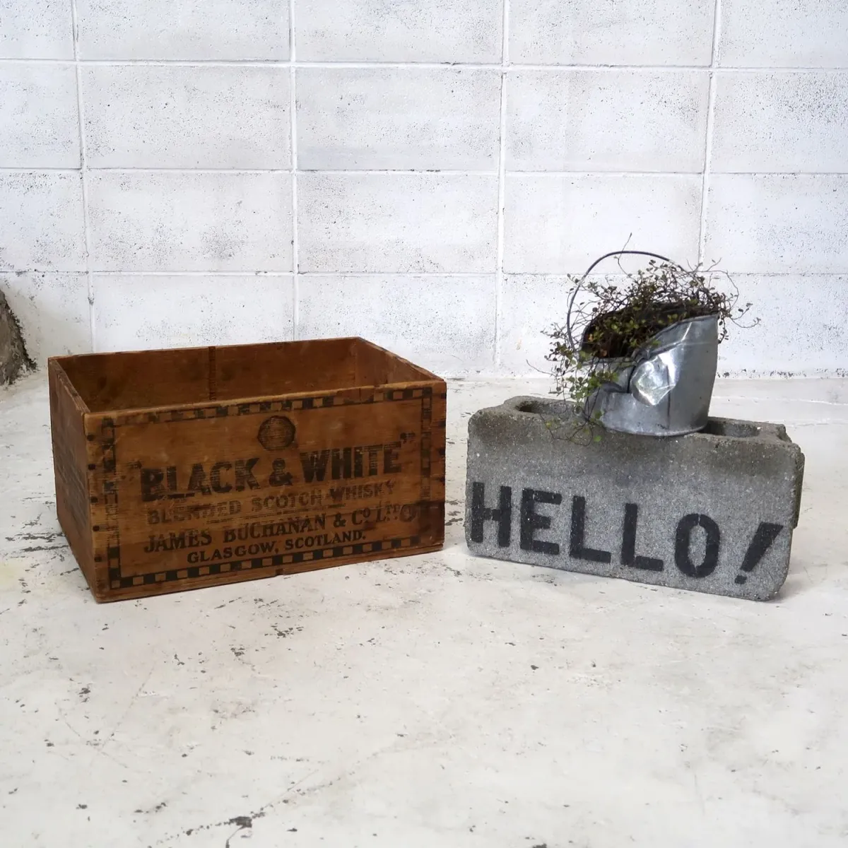 BLACK & WHITE ビンテージ ウッドボックス