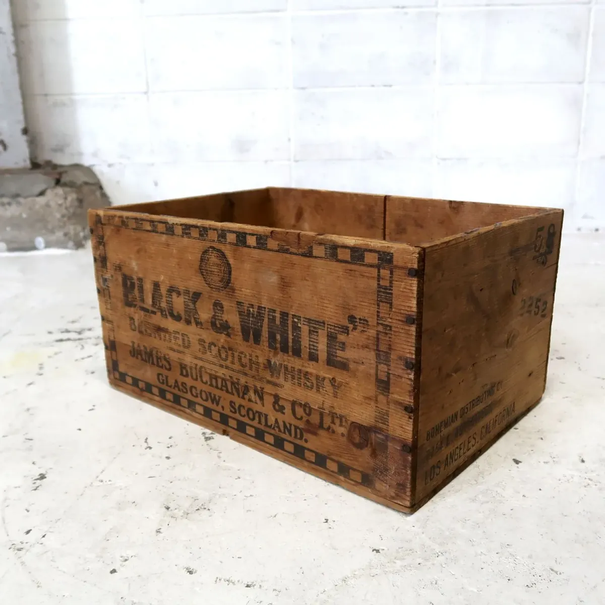 BLACK & WHITE ビンテージ ウッドボックス