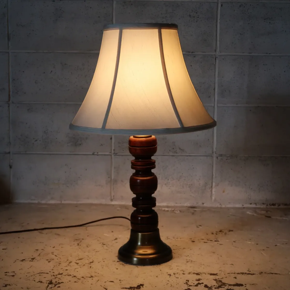 アンティーク モダンデザイン テーブルランプ