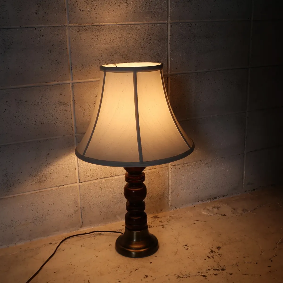 アンティーク モダンデザイン テーブルランプ