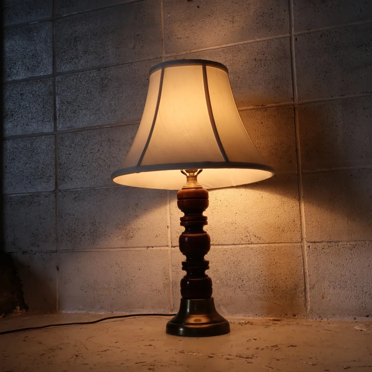 アンティーク モダンデザイン テーブルランプ