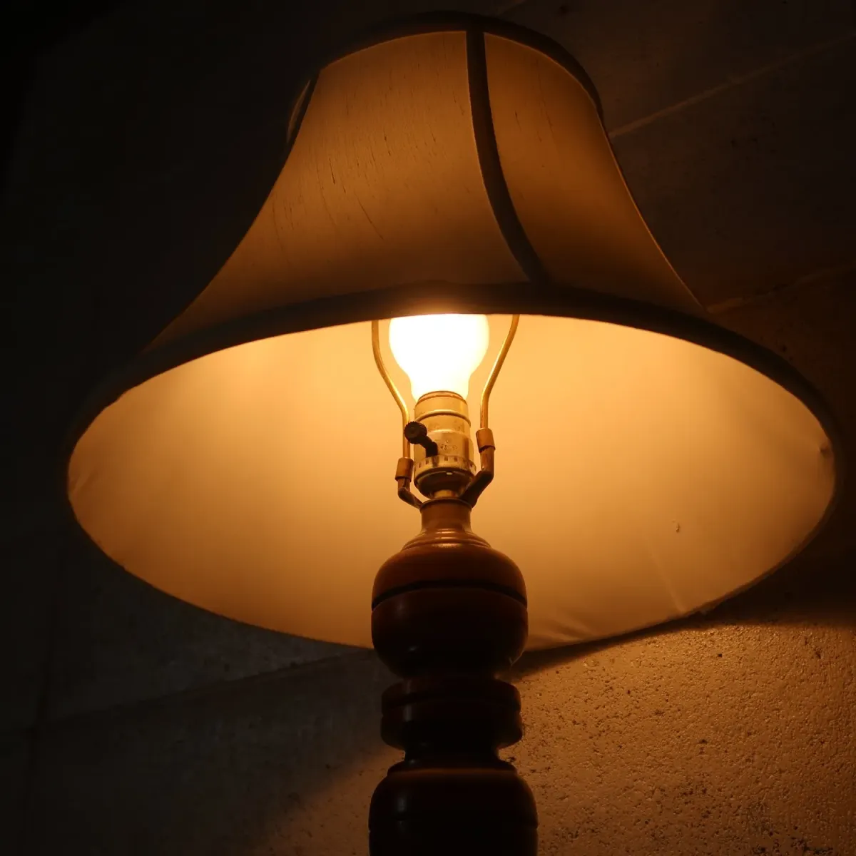 アンティーク モダンデザイン テーブルランプ