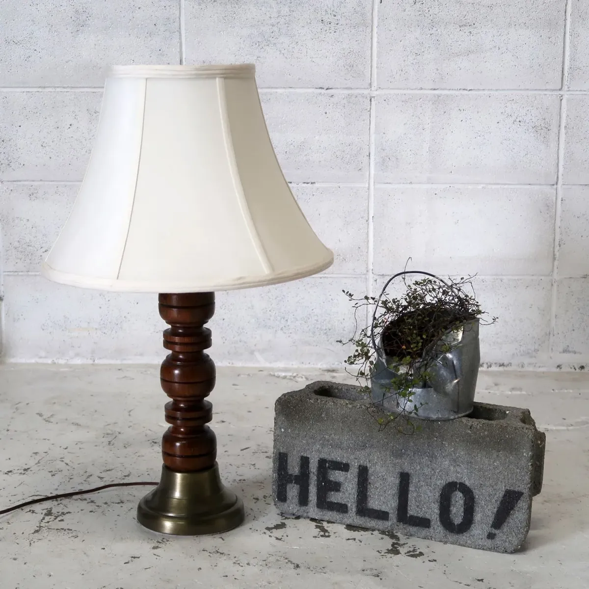 アンティーク モダンデザイン テーブルランプ