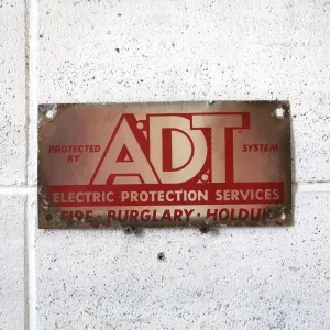 ADT ビンテージ メタルサイン