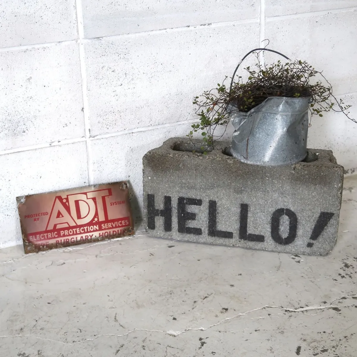 ADT ビンテージ メタルサイン