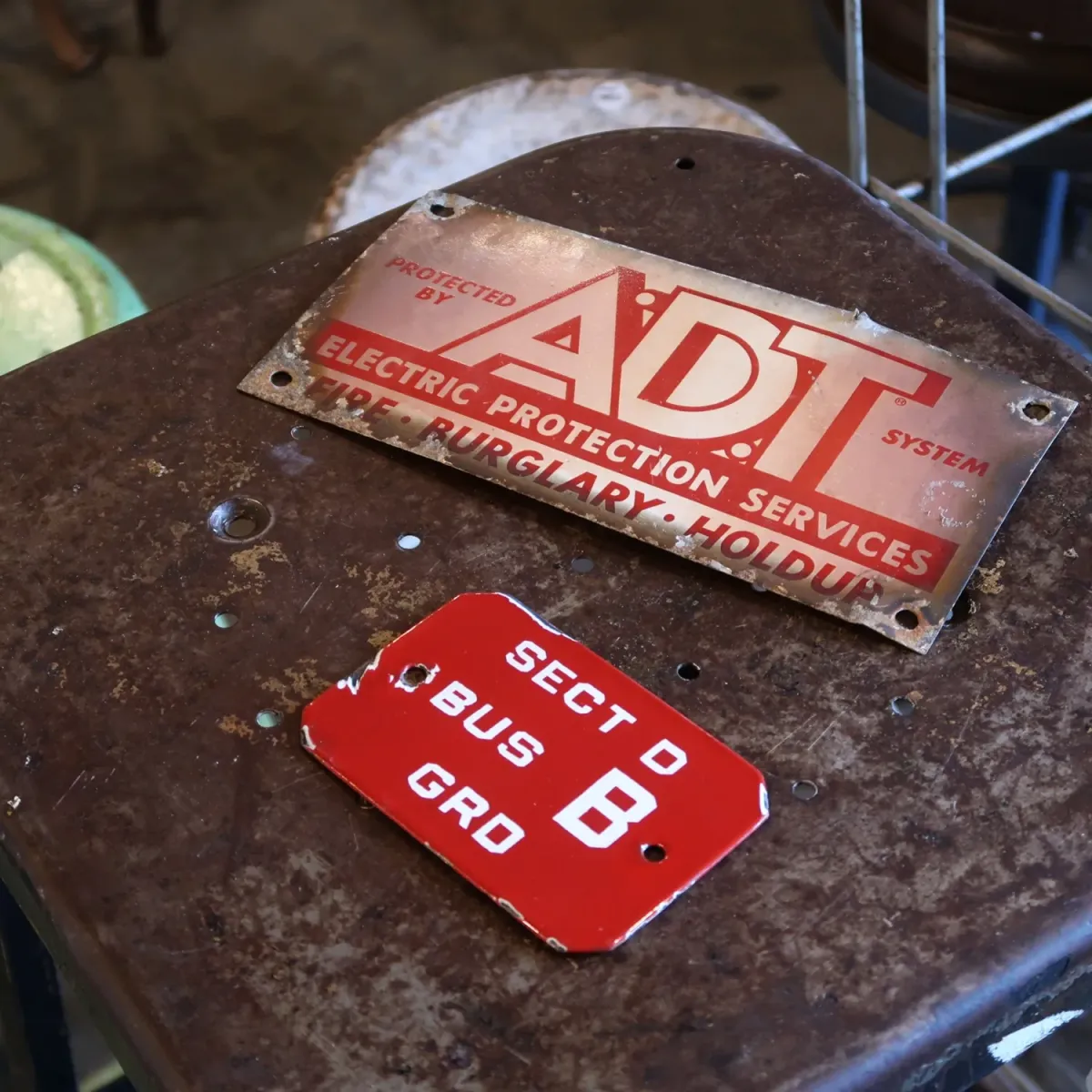 ADT ビンテージ メタルサイン