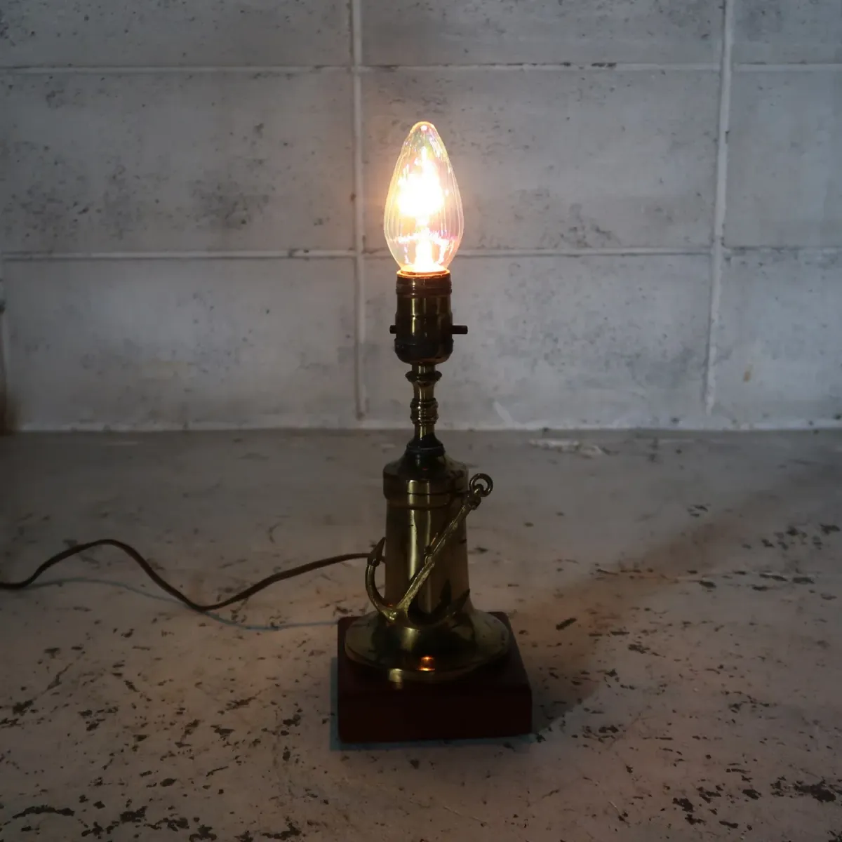 アンティーク メタルデザイン テーブルランプ アンカーモチーフ