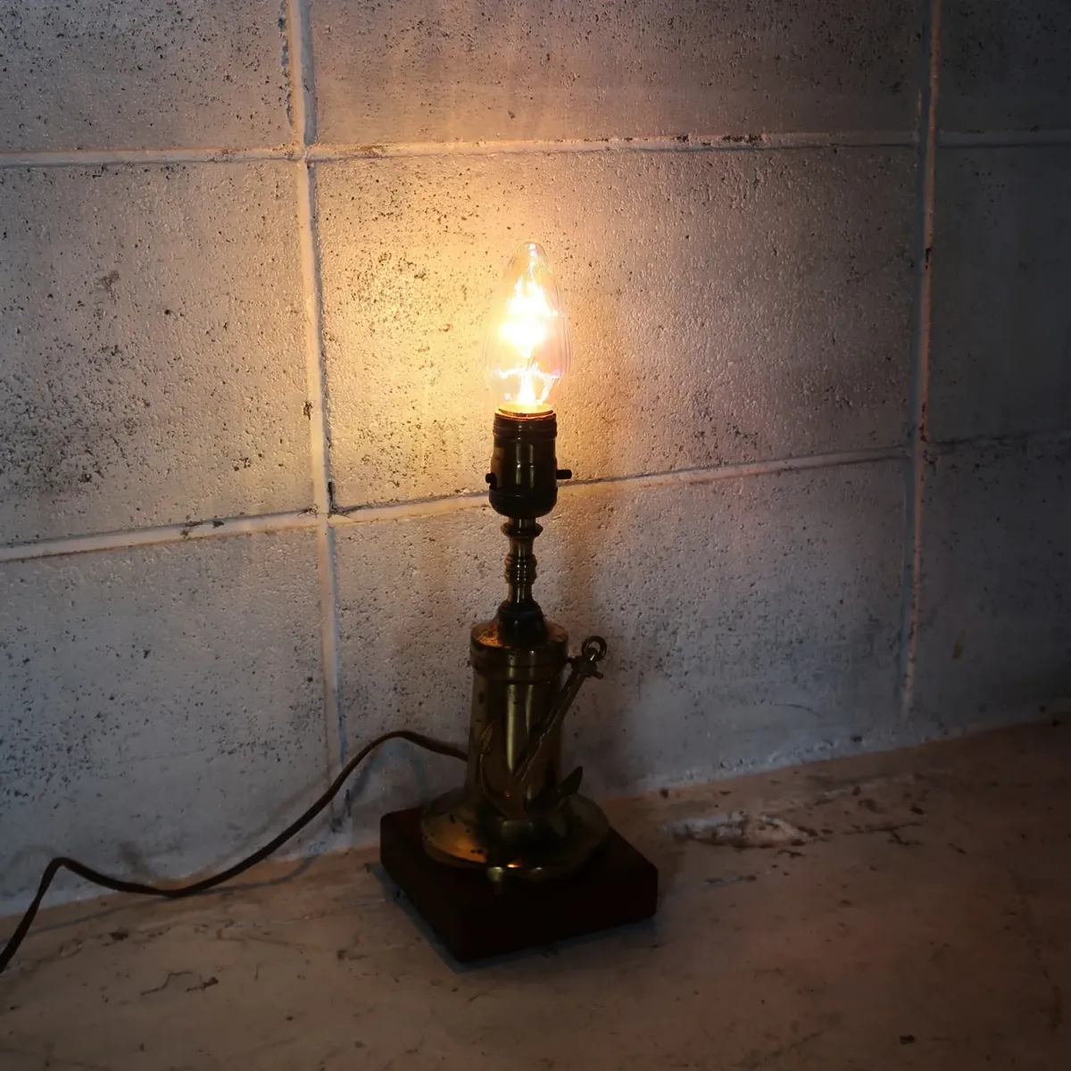 アンティーク メタルデザイン テーブルランプ アンカーモチーフ