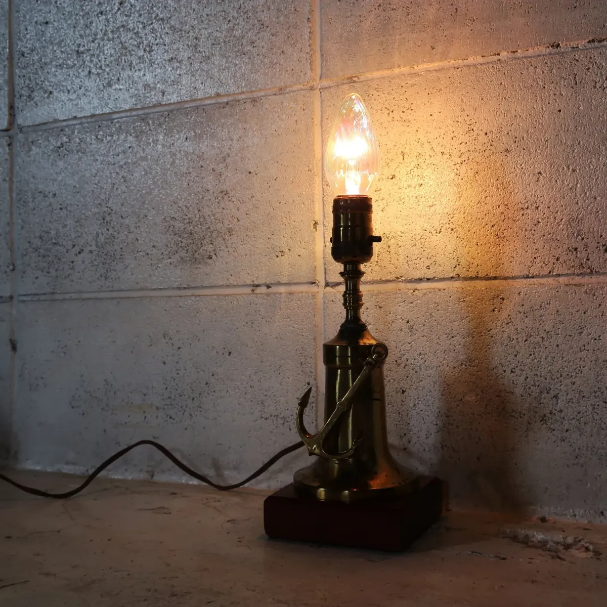 アンティーク メタルデザイン テーブルランプ アンカーモチーフ