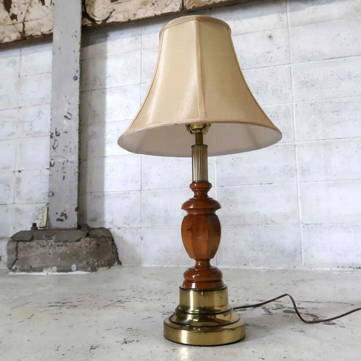 アンティーク モダンデザイン テーブルランプ