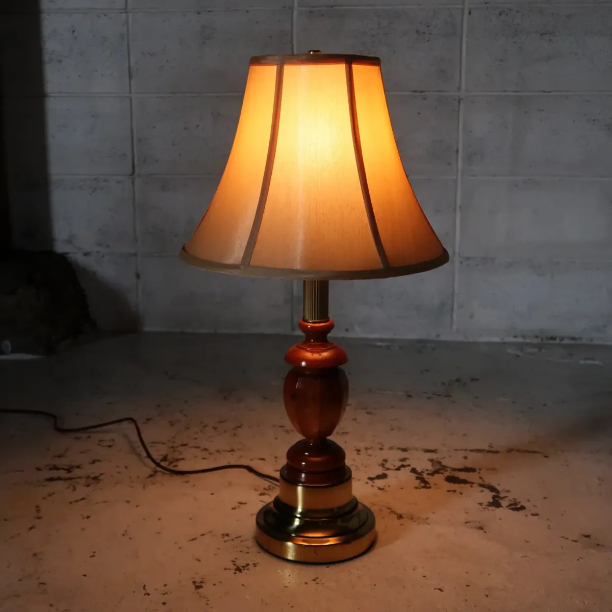 アンティーク モダンデザイン テーブルランプ