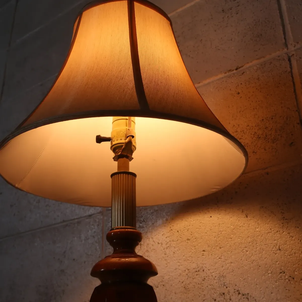 アンティーク モダンデザイン テーブルランプ