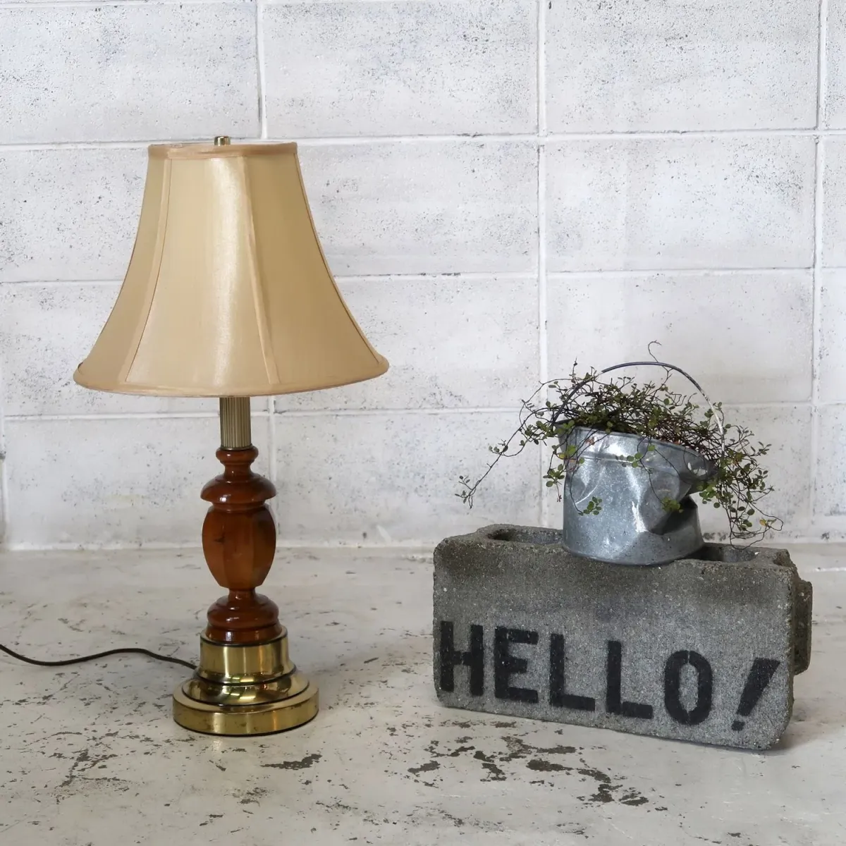 アンティーク モダンデザイン テーブルランプ